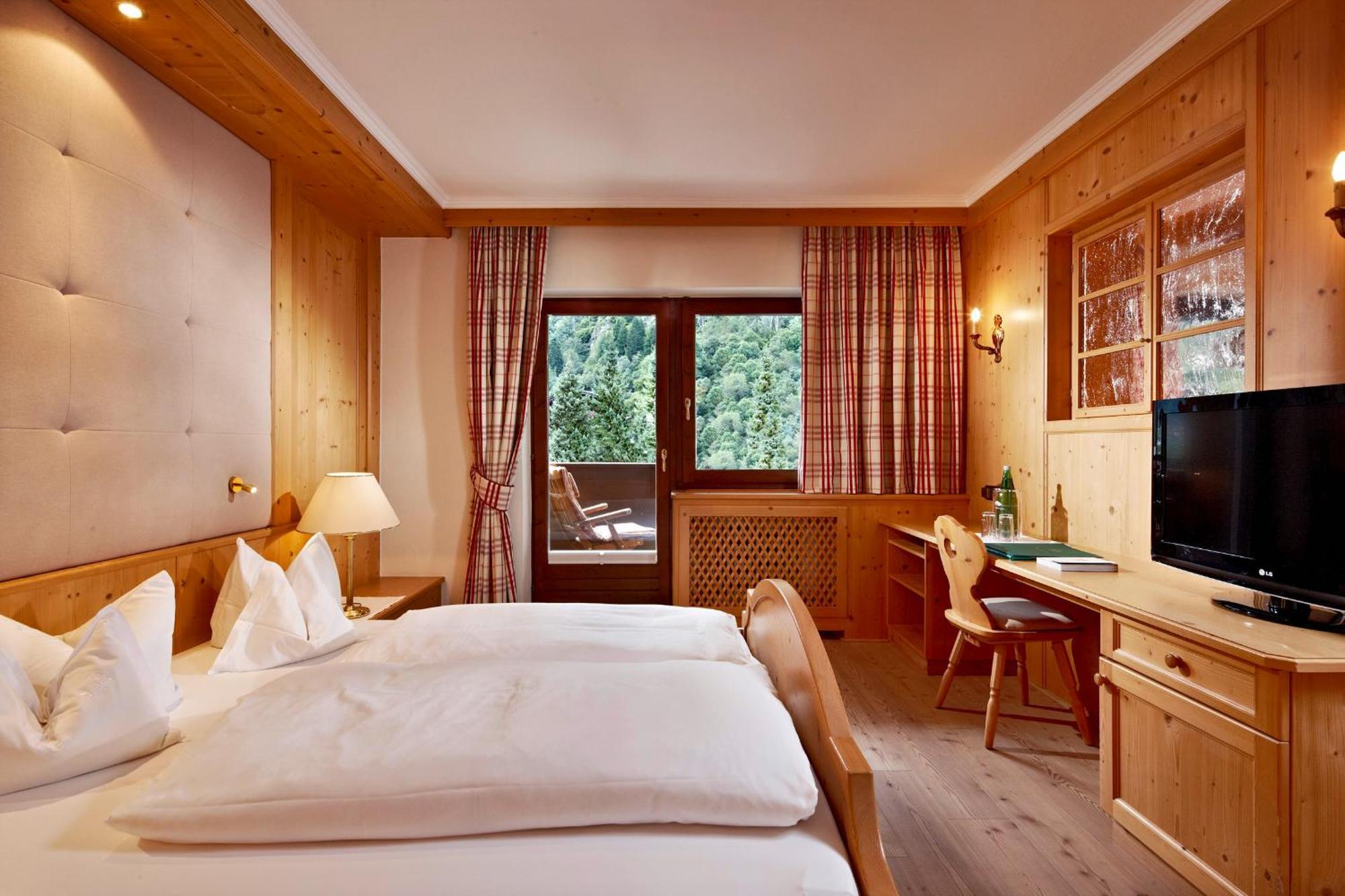 Relais&Chateaux Spa-Hotel Jagdhof Нойщифт им Щубайтал Екстериор снимка
